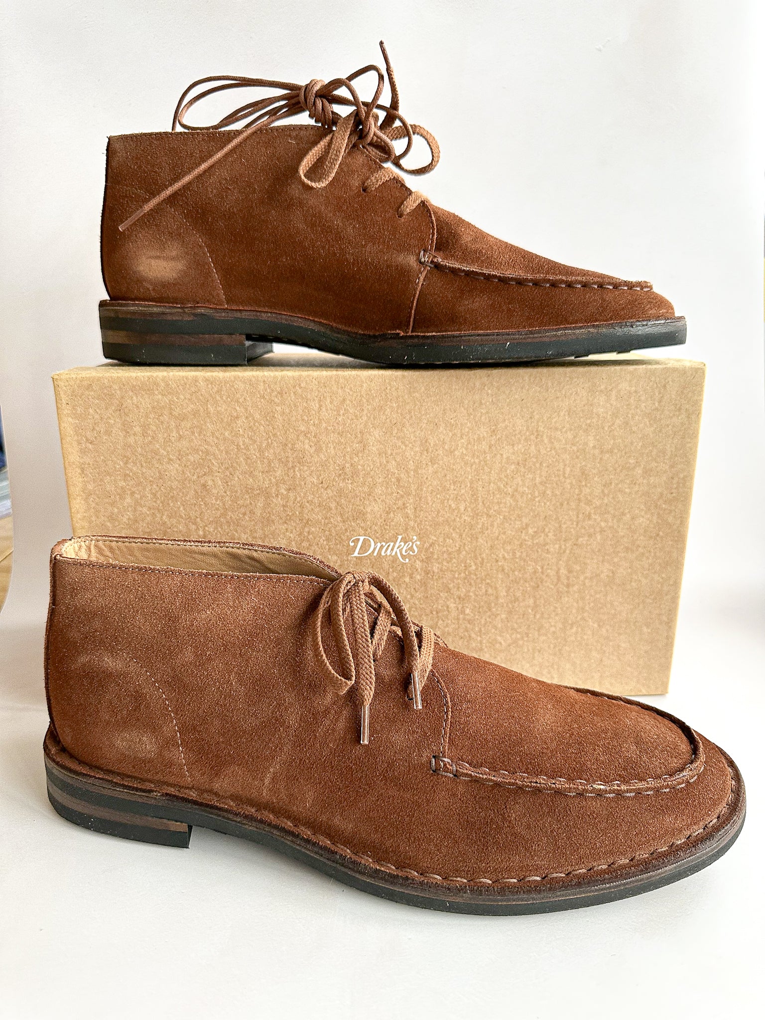 crosby moc-toe chukka boot tobacco suede Drake's Crosby Moc-Toe Chukka Boot Light Brown Roughout Suede with Rub – House Of Huntington crosby moc-toe chukka boot tobacco suede Drake's Crosby Moc-Toe Chukka Boot Light Brown Roughout Suede with Rub – House Of Huntington