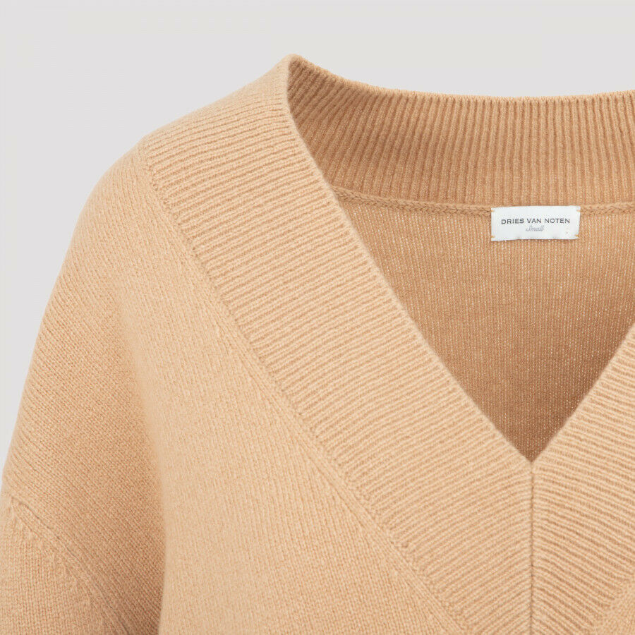 Robe pull camel à col en V en laine Taluka de DRIES VAN NOTEN