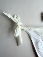 Bas de bikini à nouer sur le côté Pain De Sucre crème onyx