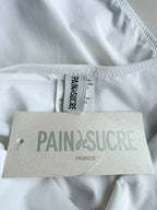 Pain désçère label on a white garment
