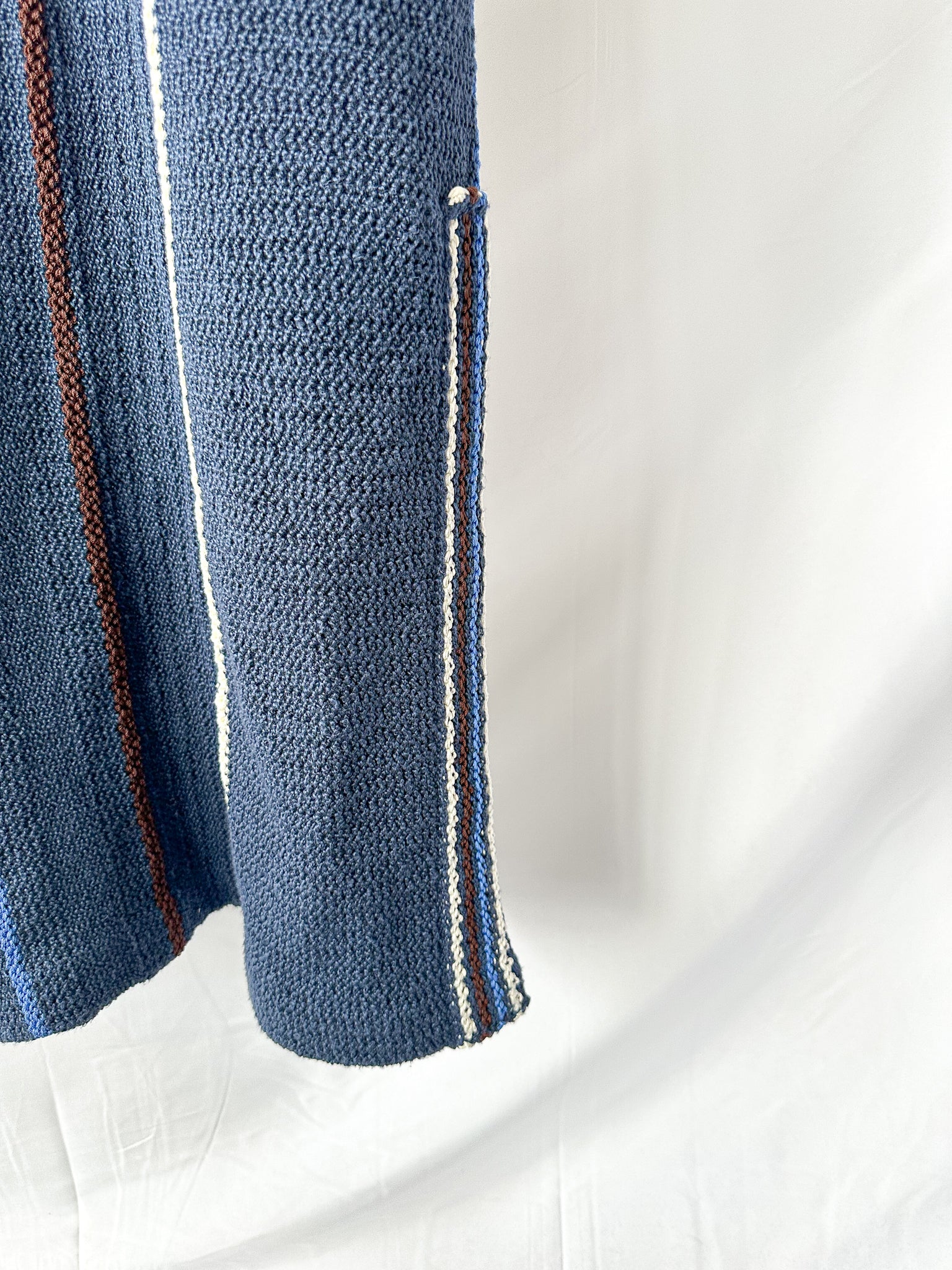 Robe longue rayée en maille crochetée bleu marine Jil Sander