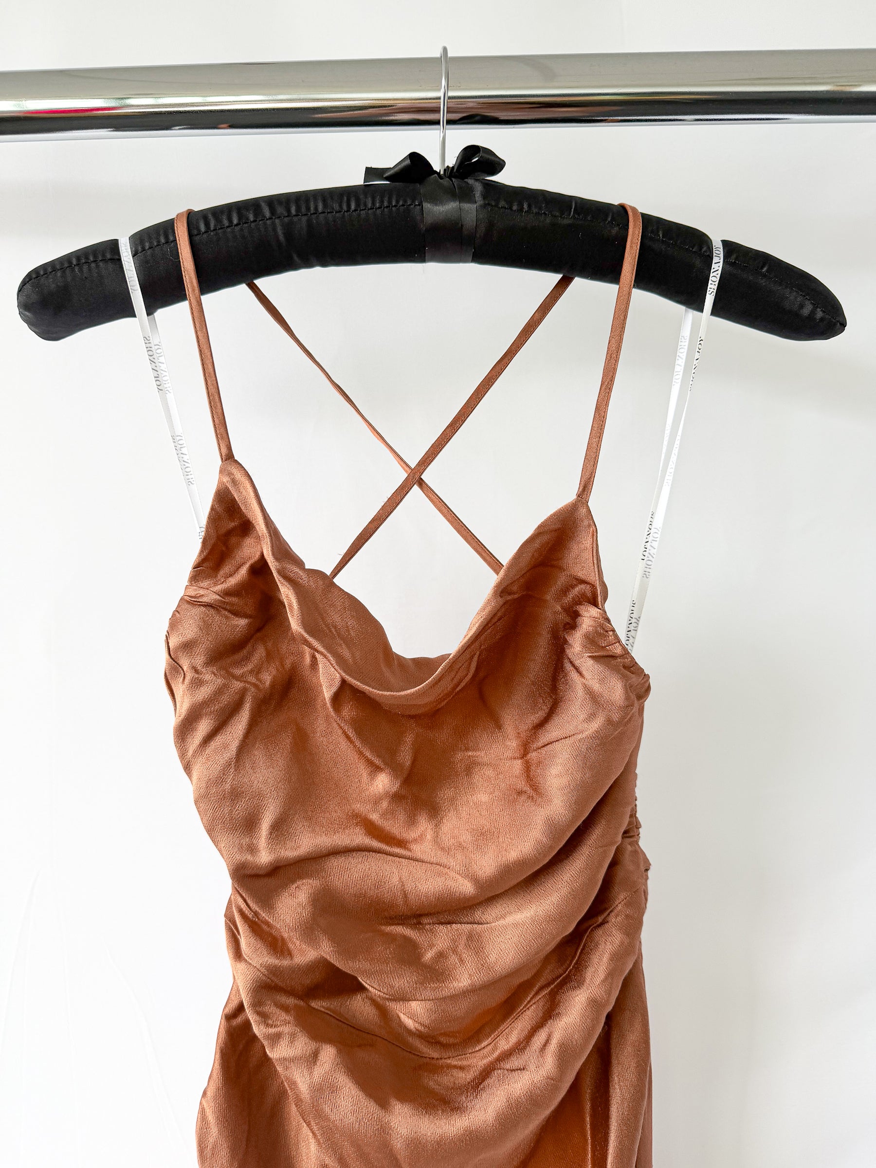 Robe fourreau dos nu froncé La Lune Shona Joy