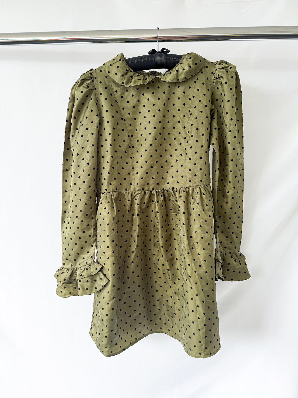 Batsheva Olivgrünes Prairie-Minikleid mit Tupfenmuster