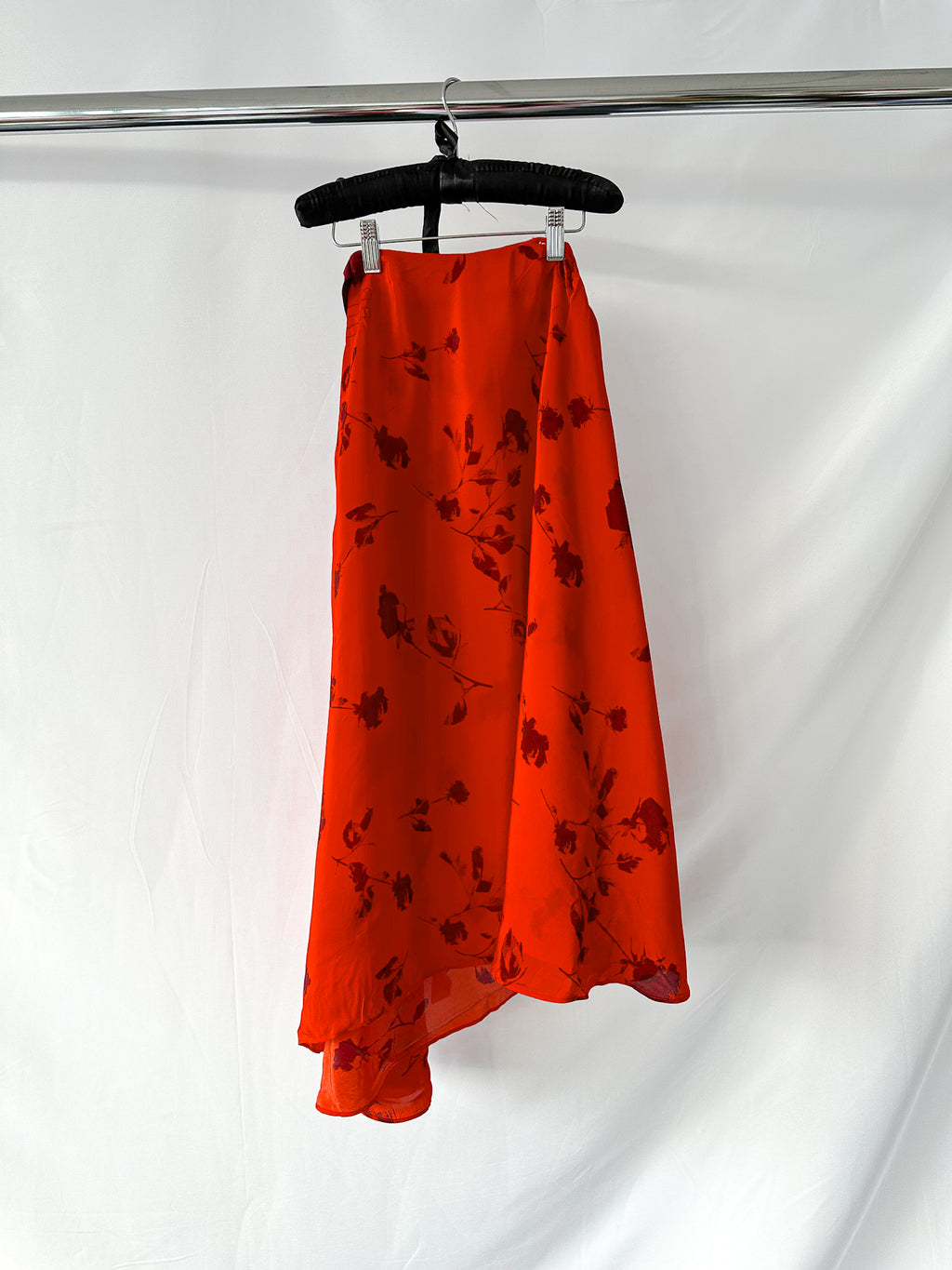 Jupe Yolanda asymétrique à fleurs rouges Preen Line