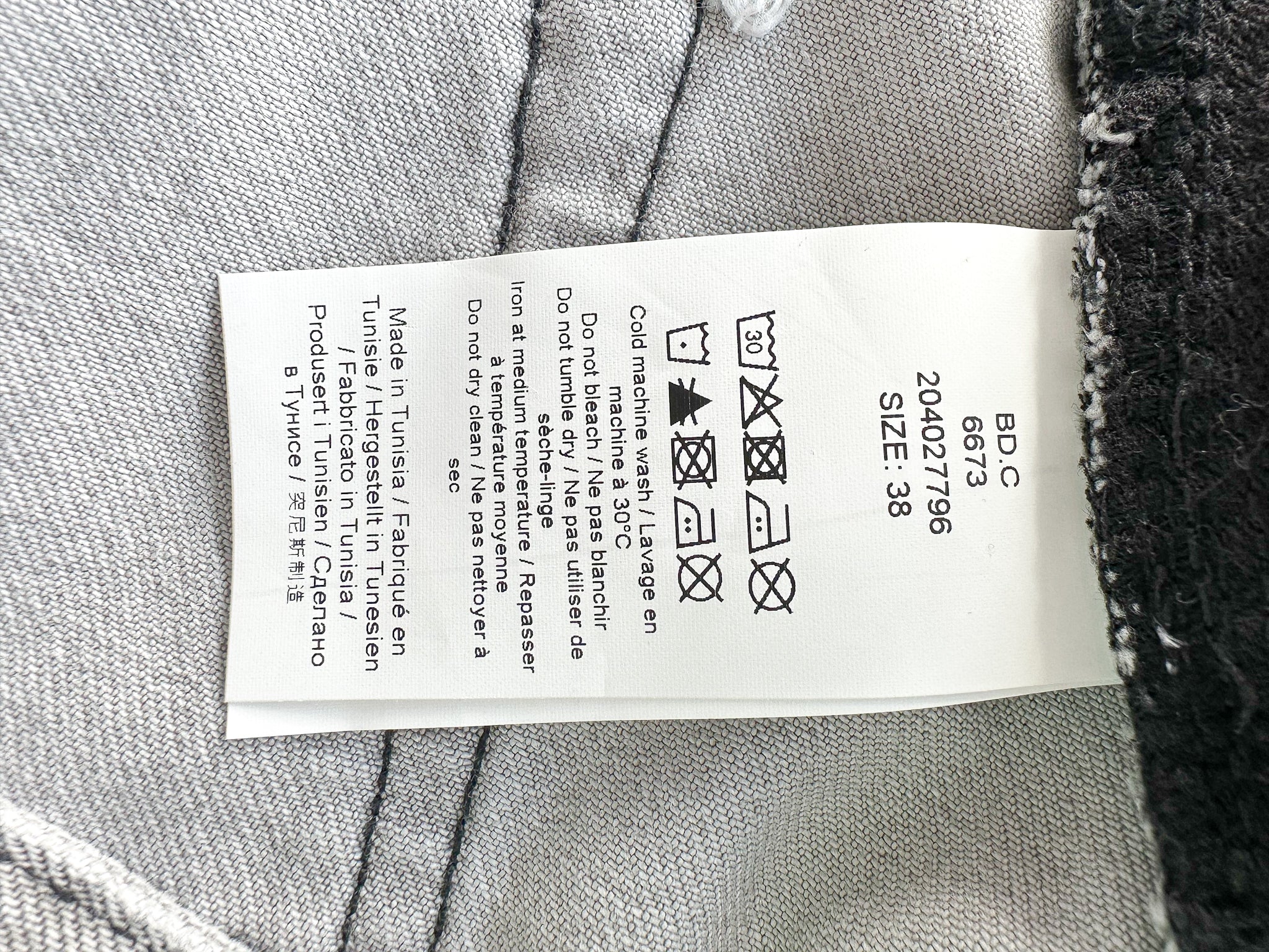 Mini-jupe Ganni grise preppy à ourlet plissé et patch logo