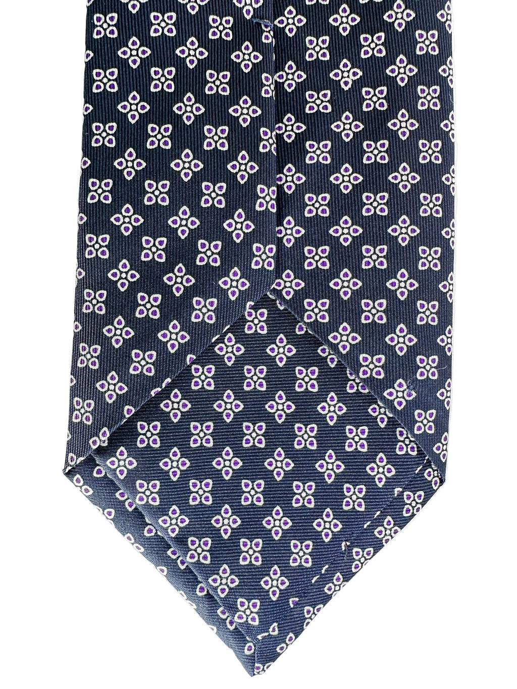 Drake's Marineblaue Seidenkrawatte mit lila Blumenblättern