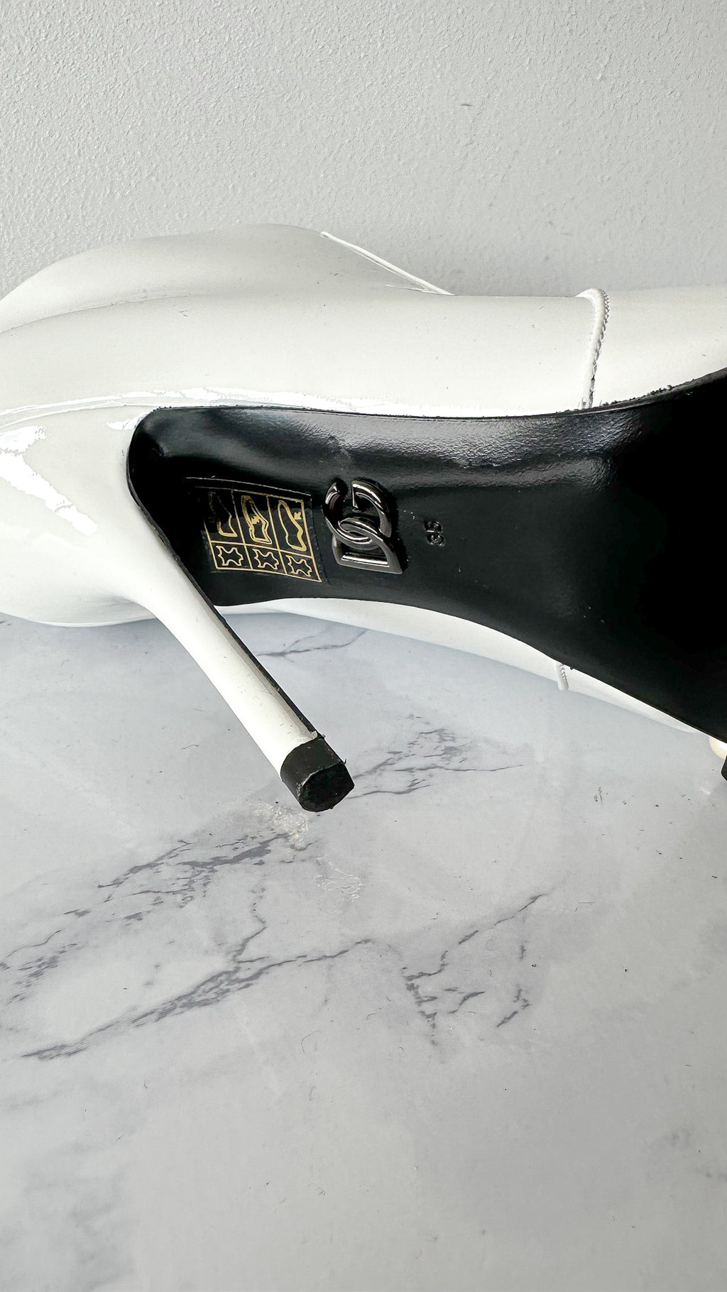 DOLCE & GABBANA White Pearl Embellished Pointed High Heel Booties (EU 35)