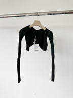 Cardigan court à lien et pendentif logo noir Jacquemus La Maille Pralu