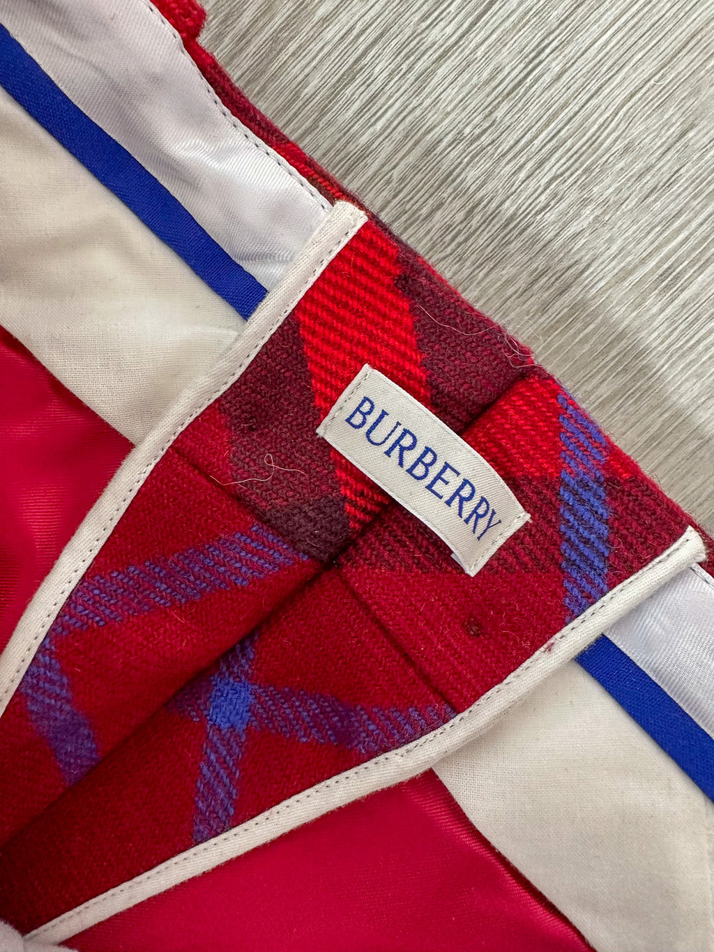 Pantalon droit taille mi-haute en laine rouge à carreaux Burberry