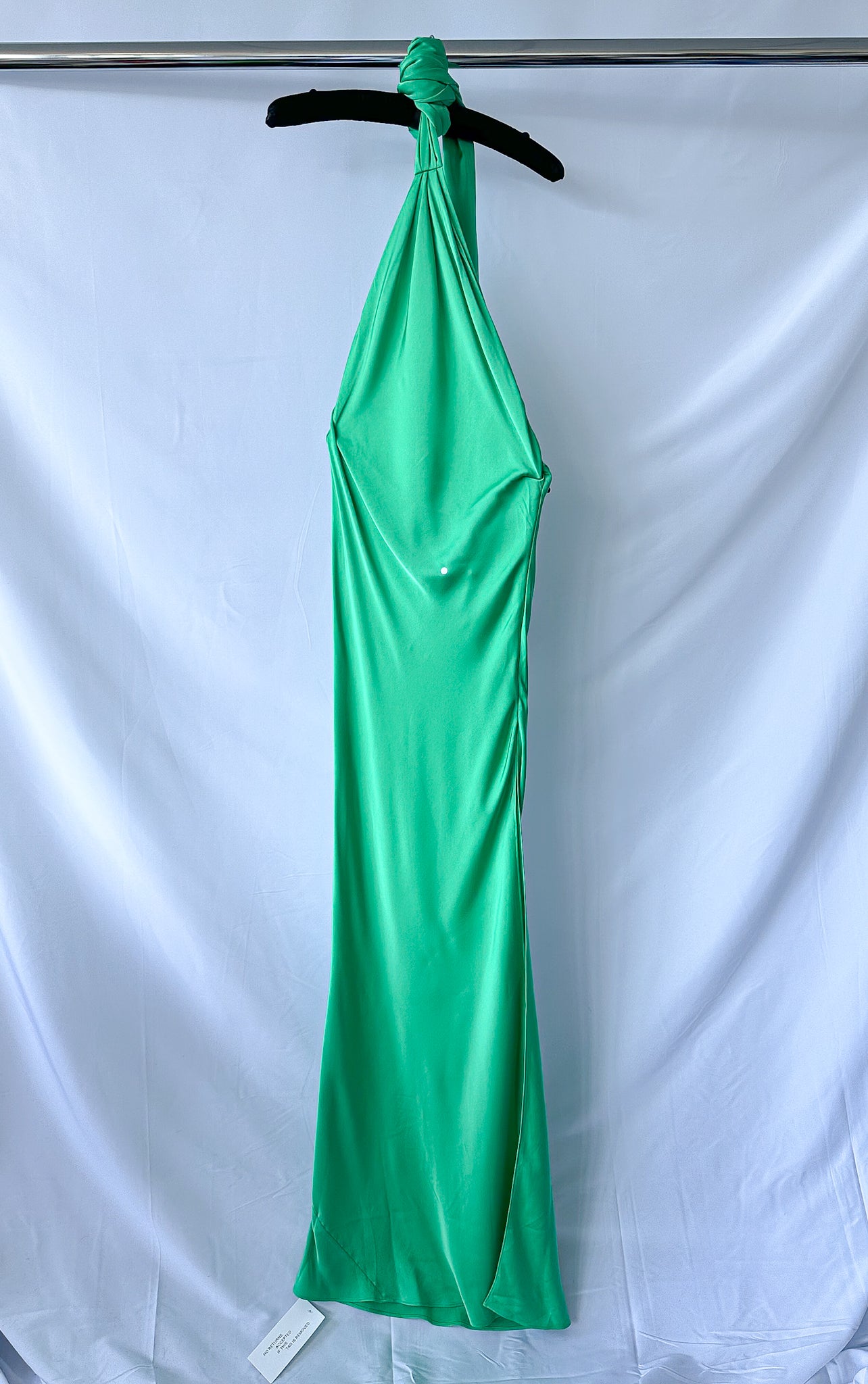 Rat and Boa Grünes Azzara-Maxikleid aus Satin mit Drapierung