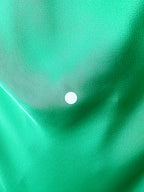 Rat and Boa Grünes Azzara-Maxikleid aus Satin mit Drapierung