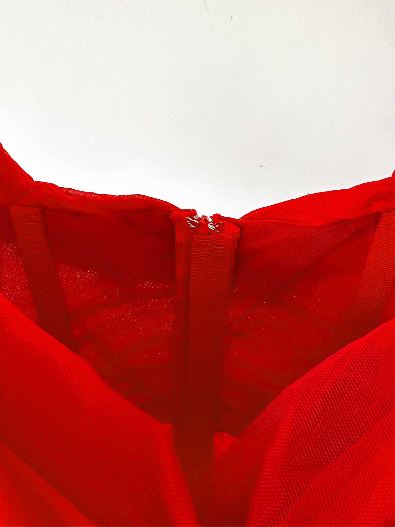 Giambattista Valli – Rotes Tüllkleid mit Herzausschnitt