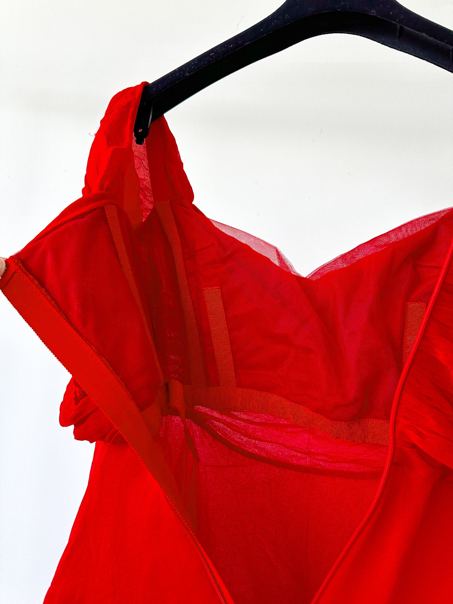 Giambattista Valli – Rotes Tüllkleid mit Herzausschnitt