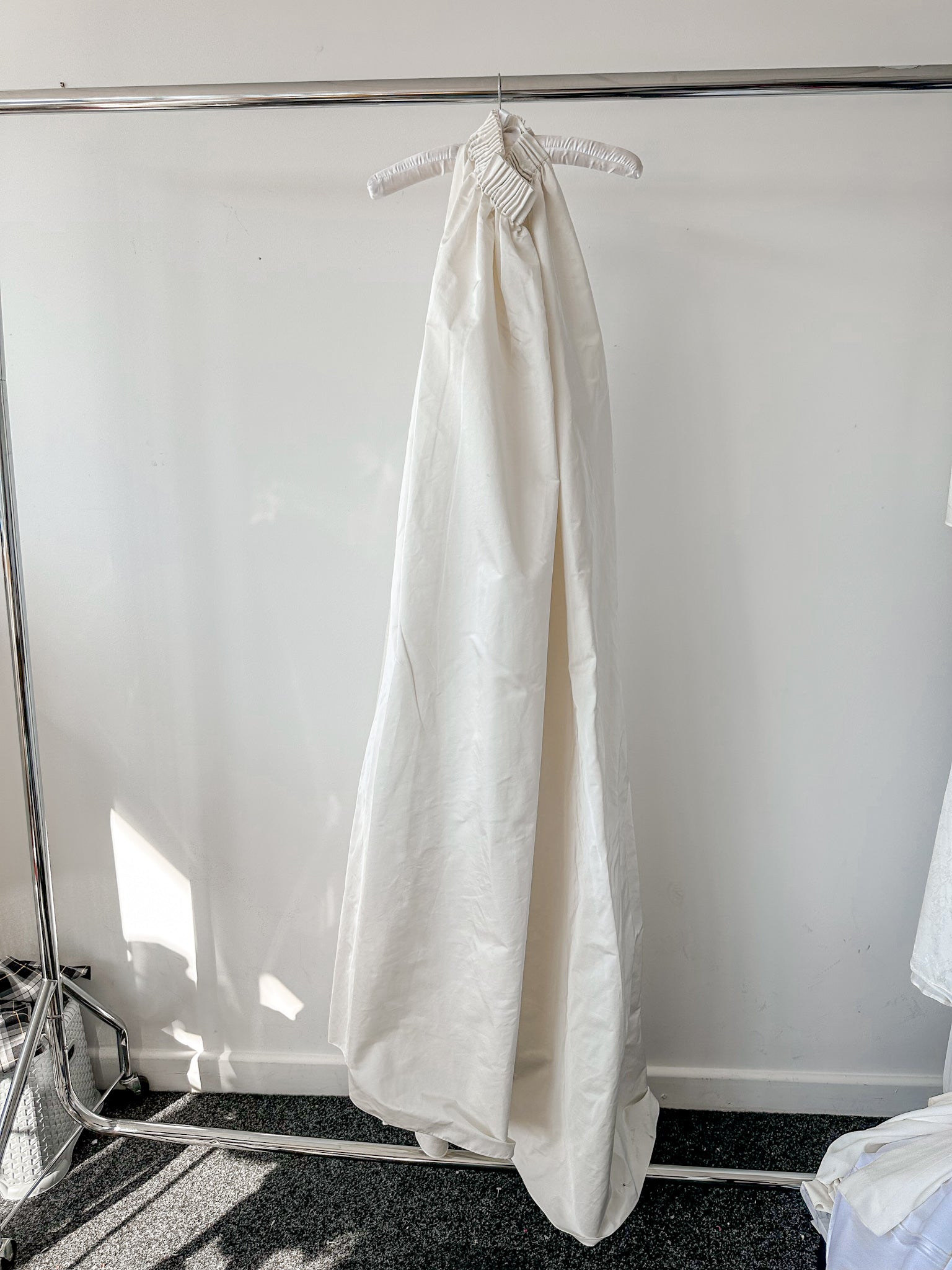 Robe de mariée Anaisa en taffetas ivoire à col montant Roksanda