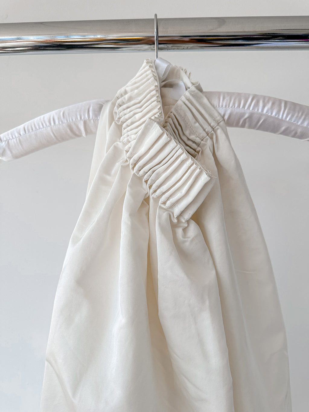 Robe de mariée Anaisa en taffetas ivoire à col montant Roksanda