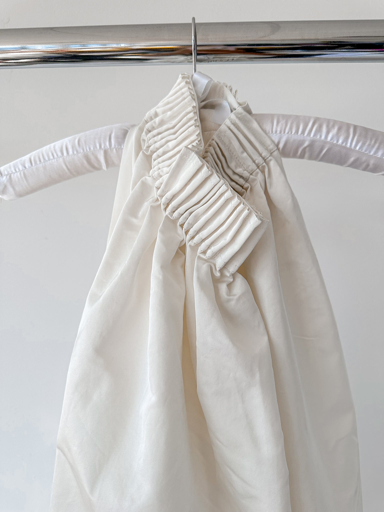 Robe de mariée Anaisa en taffetas ivoire à col montant Roksanda