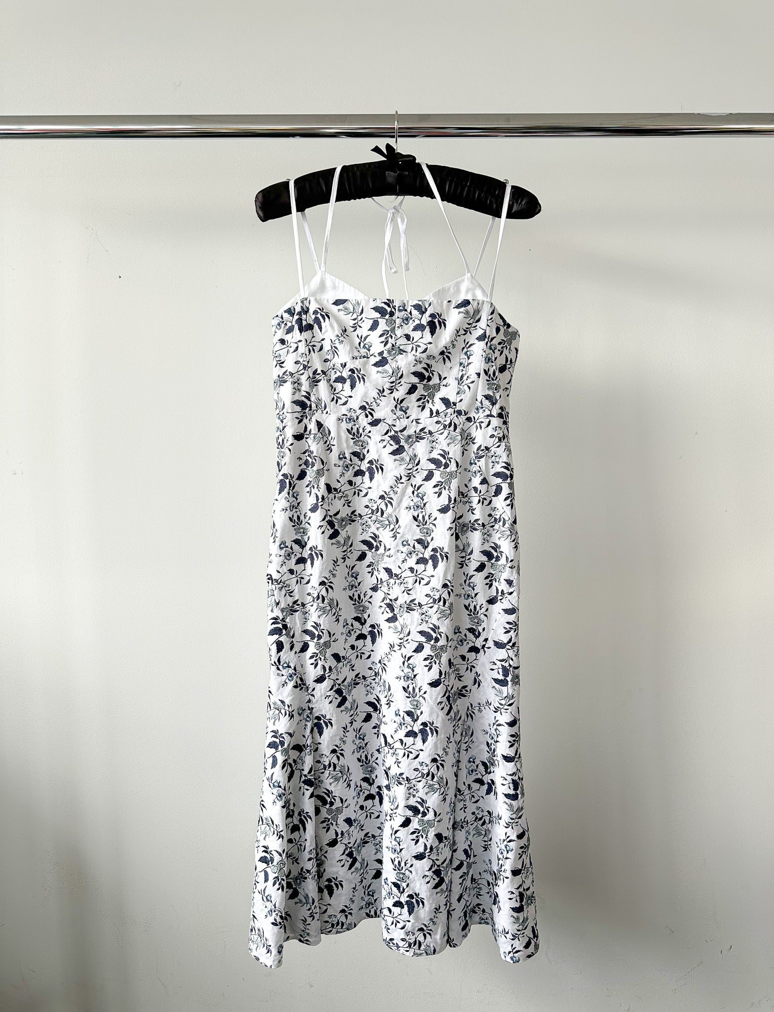 ERDEM花卉亚麻刺绣蓝色白色绑带Otto中长裙