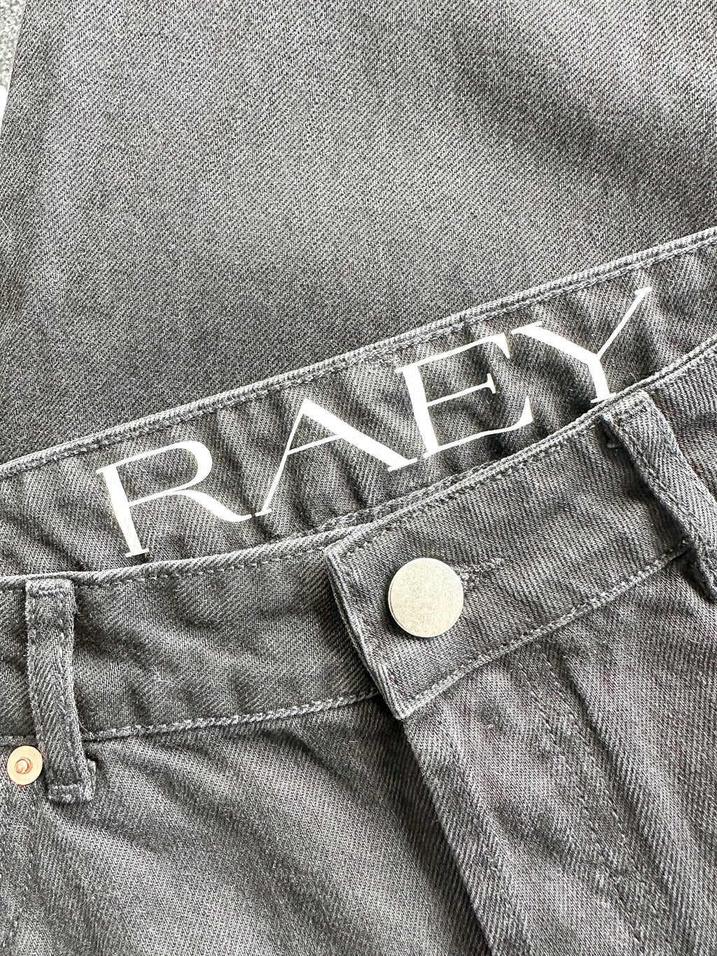 Jean droit en coton biologique noir Raey