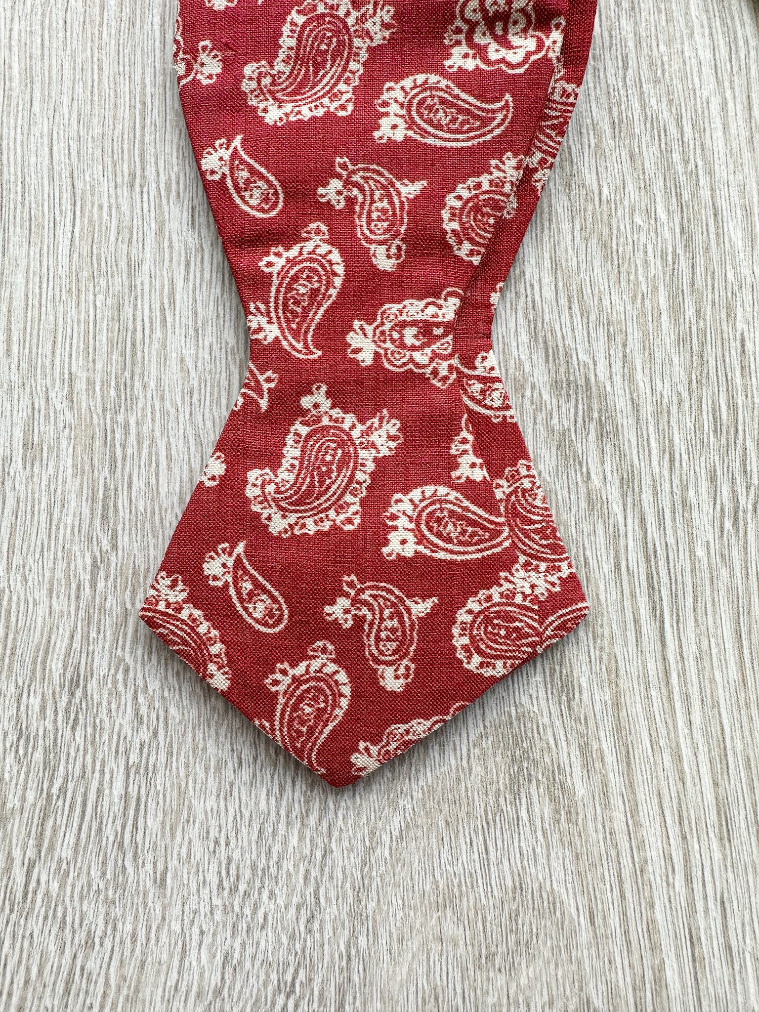 Drake's Salmon Paisley Silk Linen Bow Tie