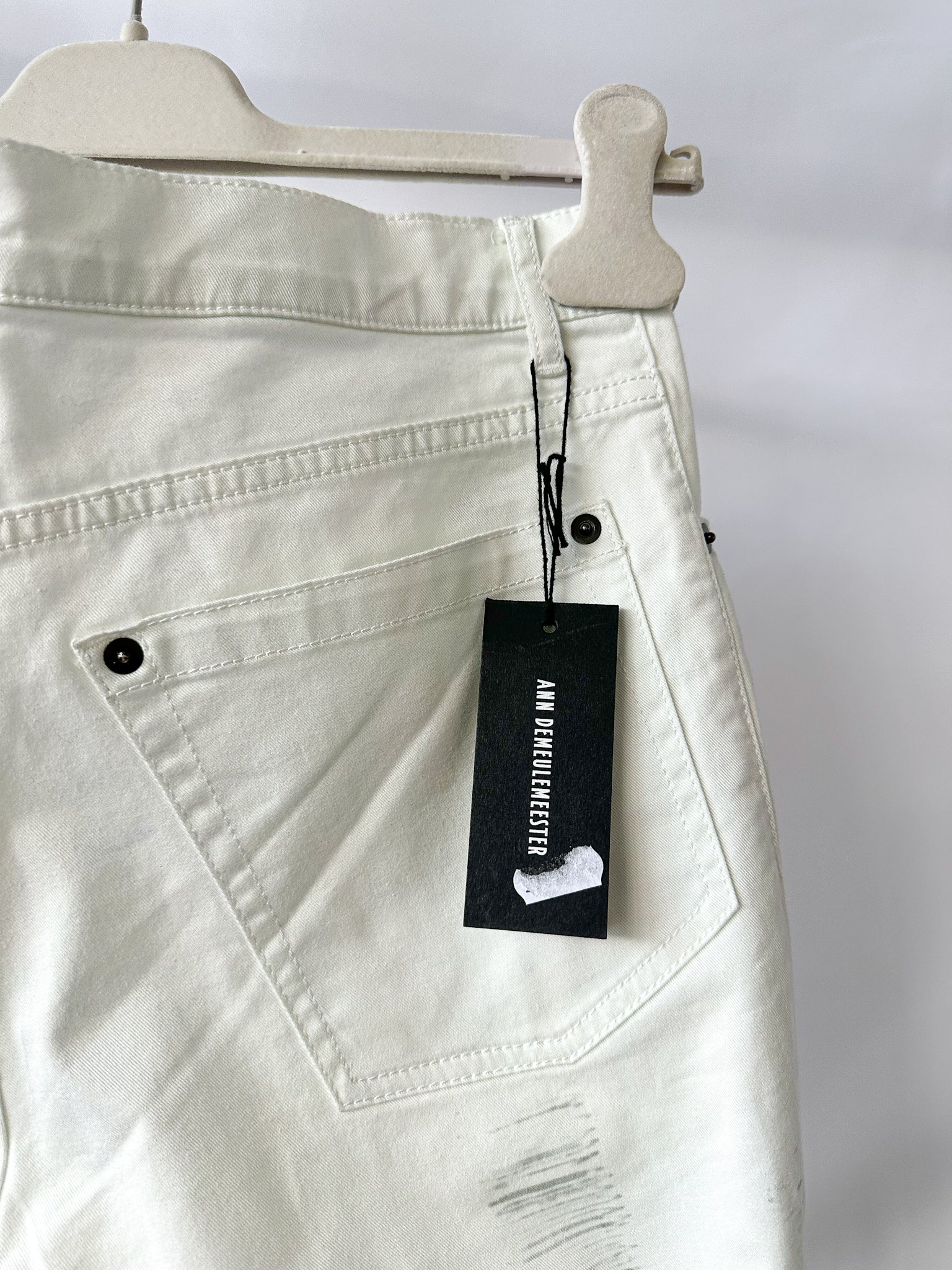 Ann Demeuleester Weiße Hose mit Streifendetail