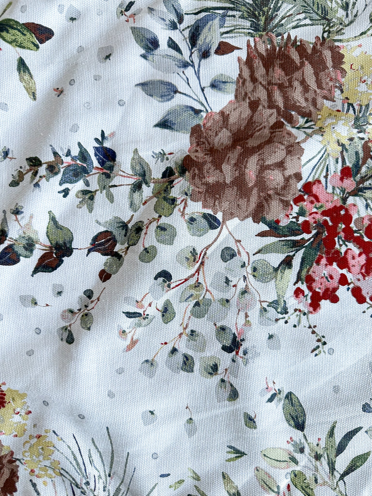 Lauren Ralph Lauren Festive Pine Cone Winter Christmas Tablerunner