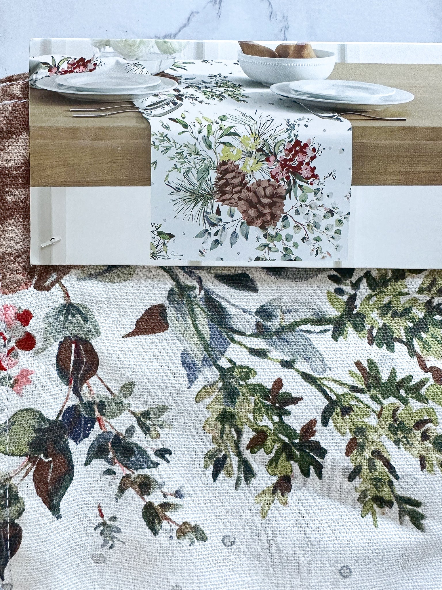 Lauren Ralph Lauren Festive Pine Cone Winter Christmas Tablerunner