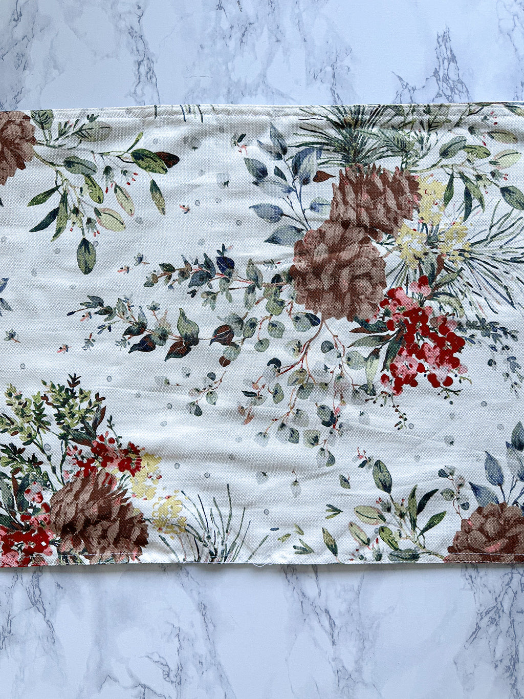 Lauren Ralph Lauren Festive Pine Cone Winter Christmas Tablerunner