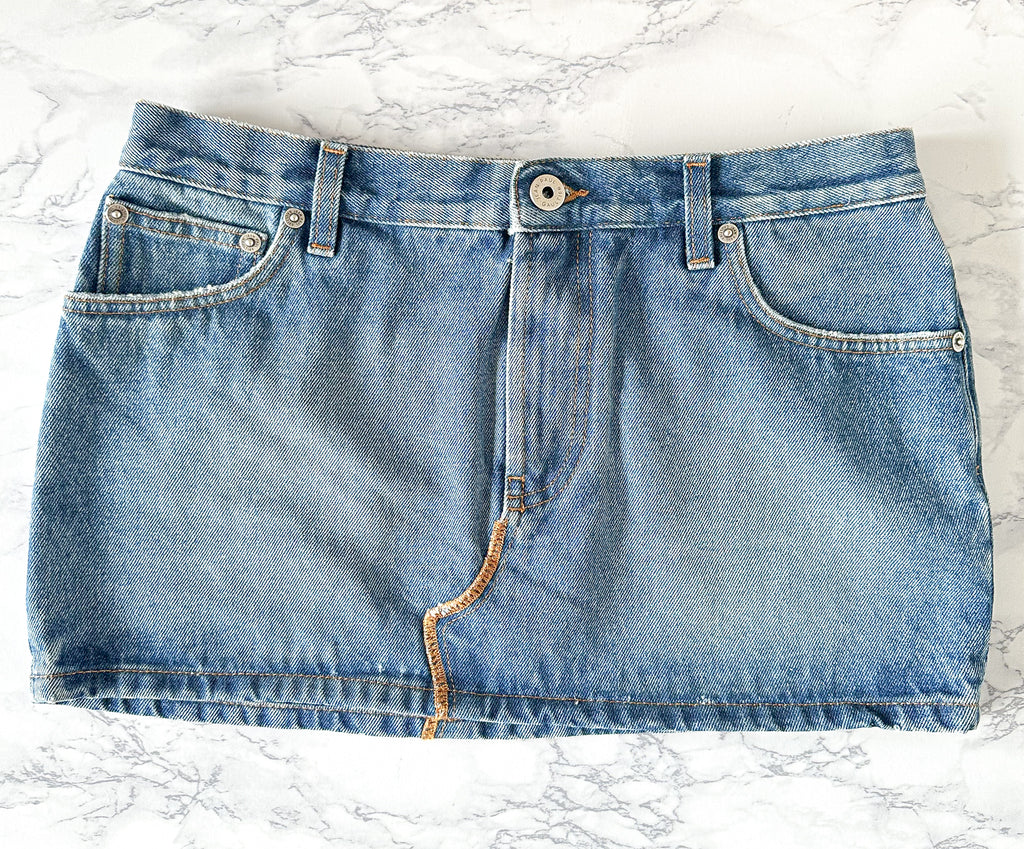 Mini-jupe en jean à grand logo Jean Paul Gaultier Haute Jeanerie