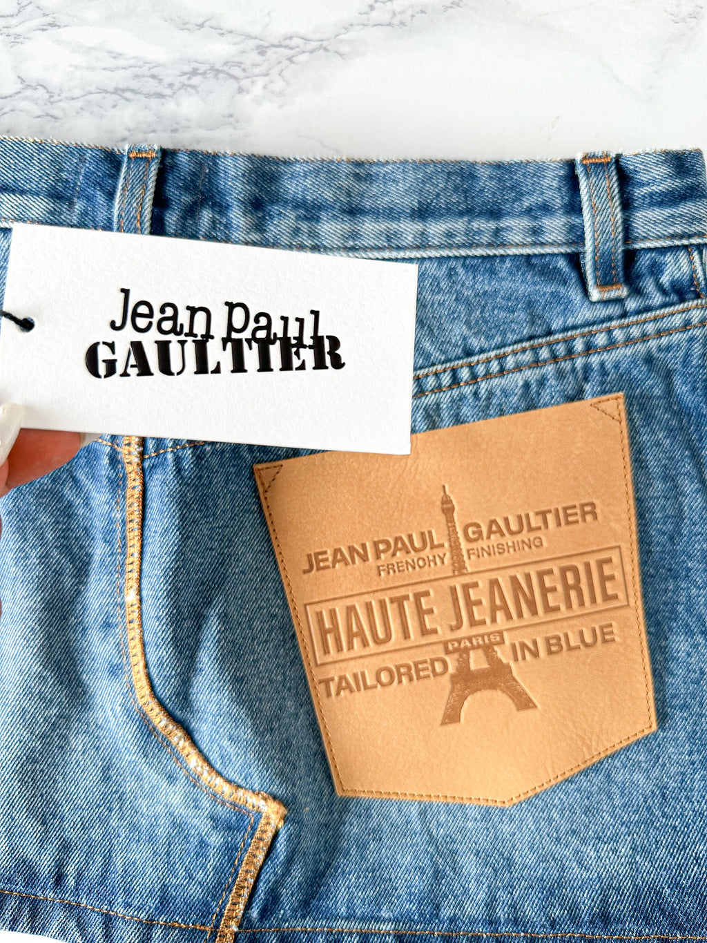 Mini-jupe en jean à grand logo Jean Paul Gaultier Haute Jeanerie