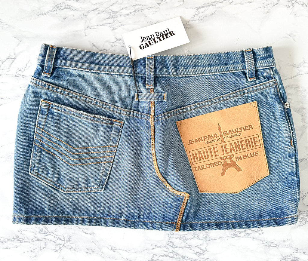 Mini-jupe en jean à grand logo Jean Paul Gaultier Haute Jeanerie