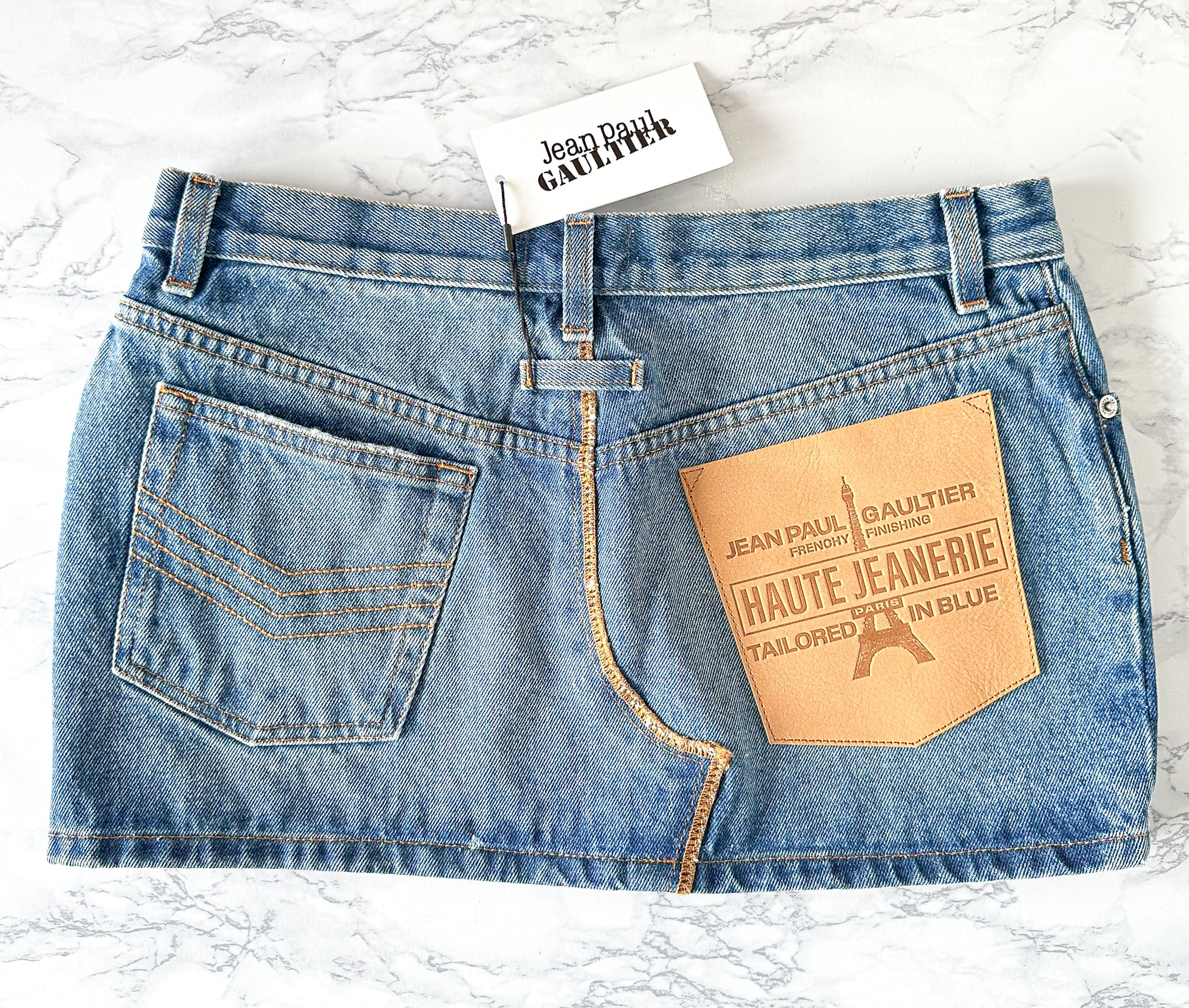 Mini-jupe en jean à grand logo Jean Paul Gaultier Haute Jeanerie