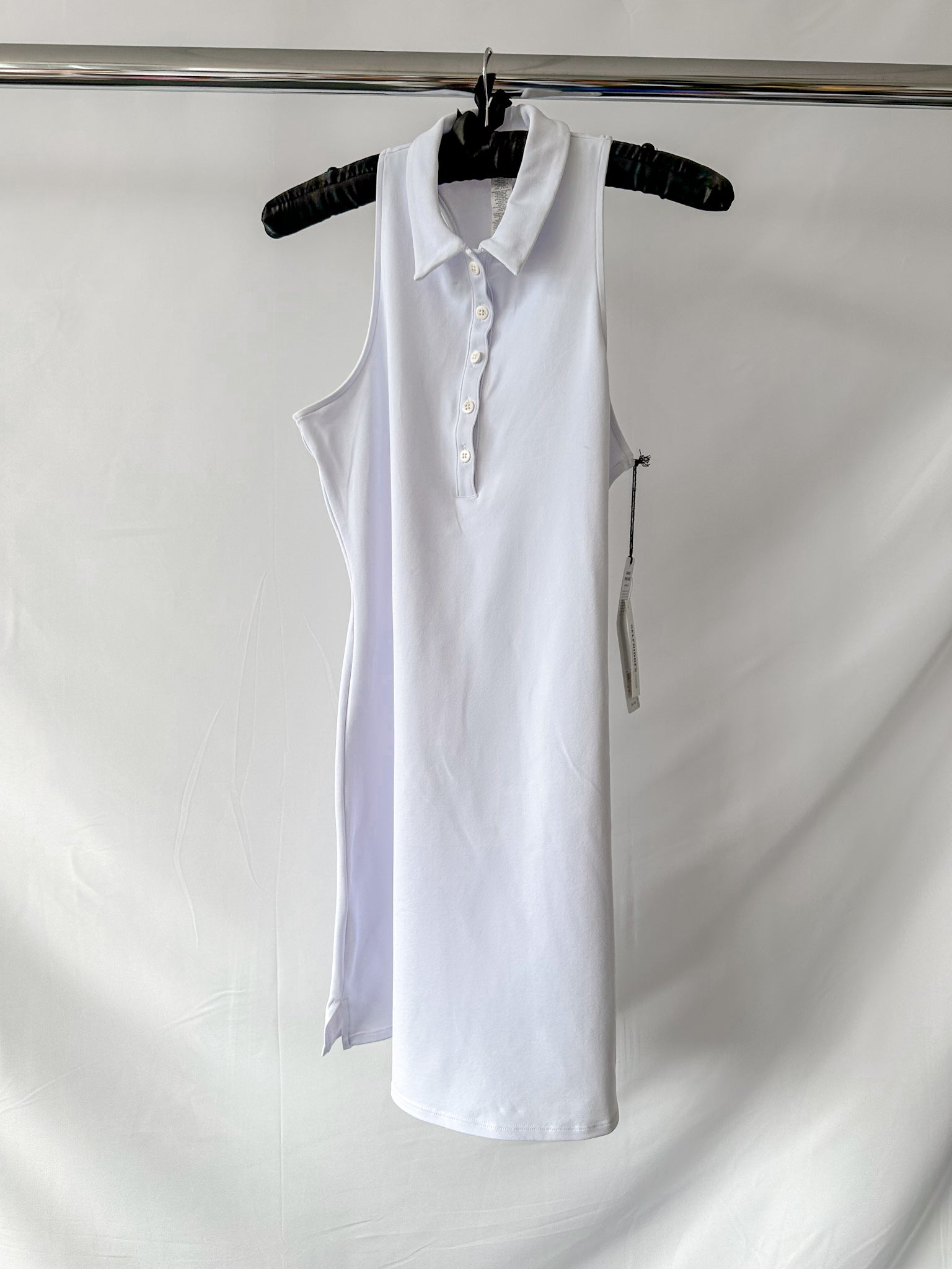 Alo Yoga Charmed White Logo Collared Tennis Dress – House Of Huntington Alo Yoga Charmed White Logo Collared Tennis Dress – House Of Huntington