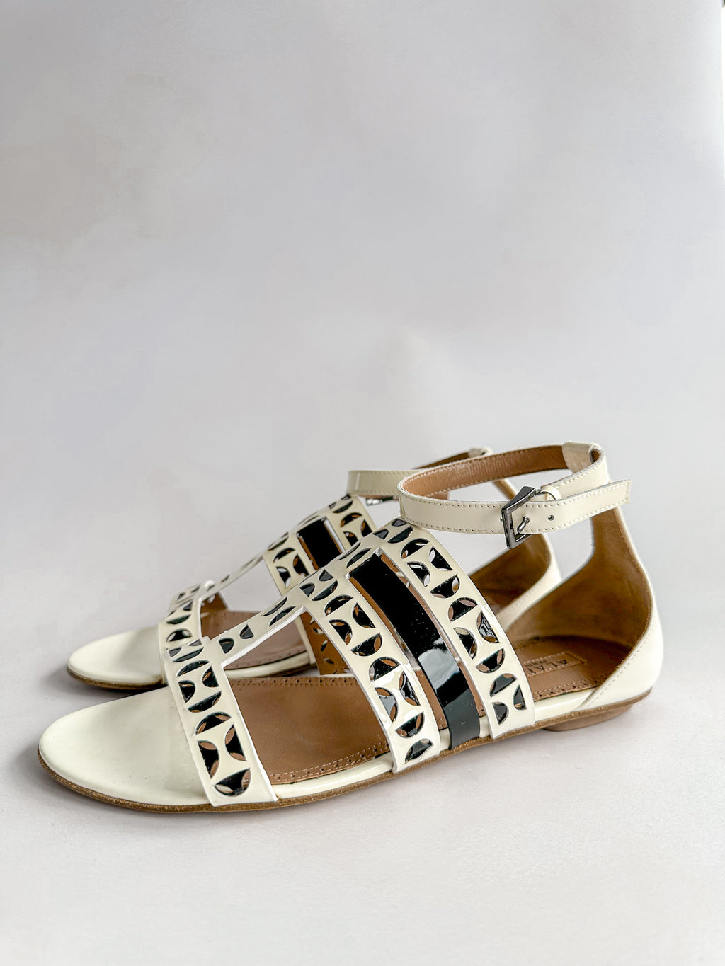 ALAÏA Beige Laser-Cut Leather Sandals