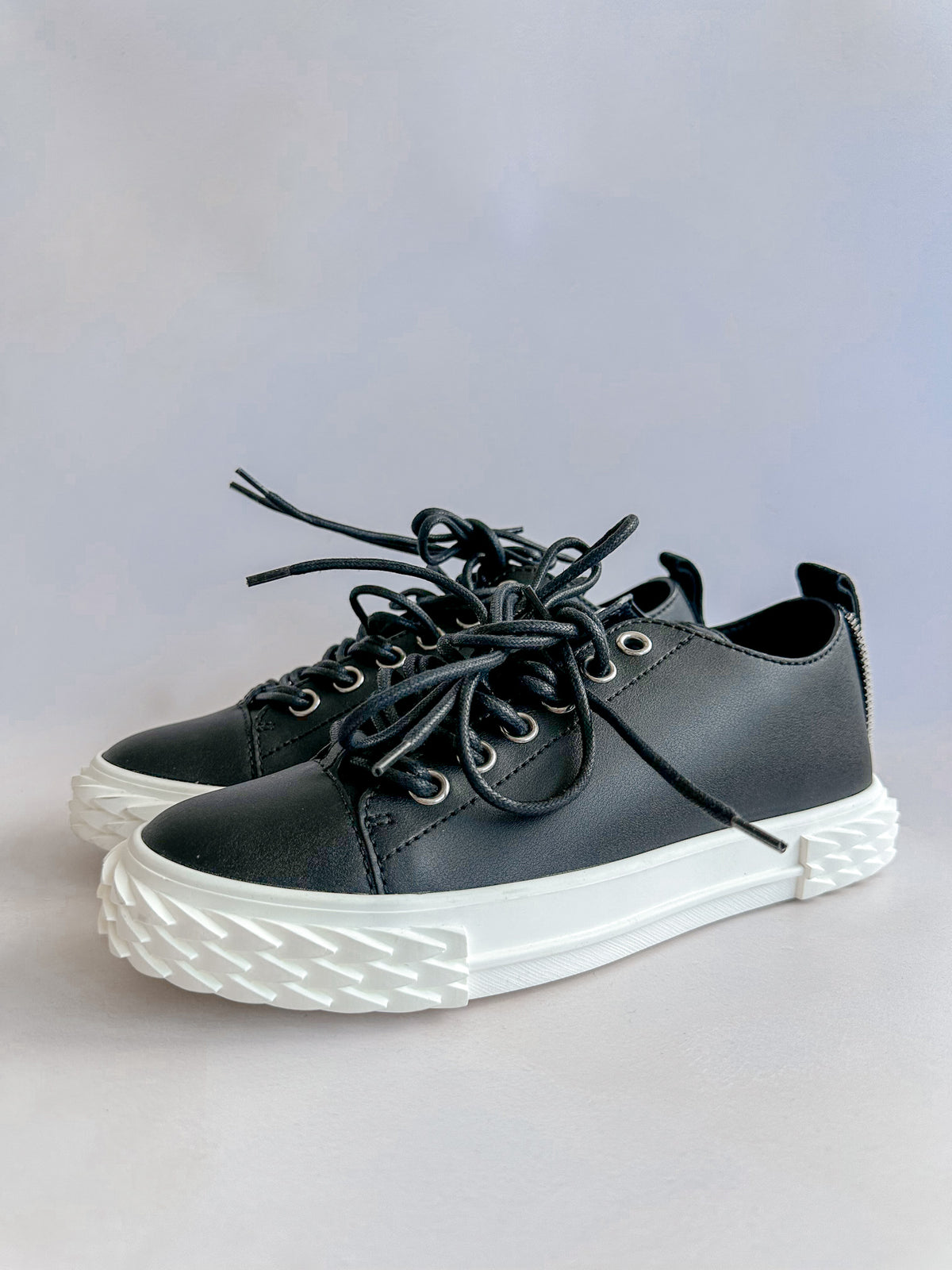 Blabber Low Top Sneakers