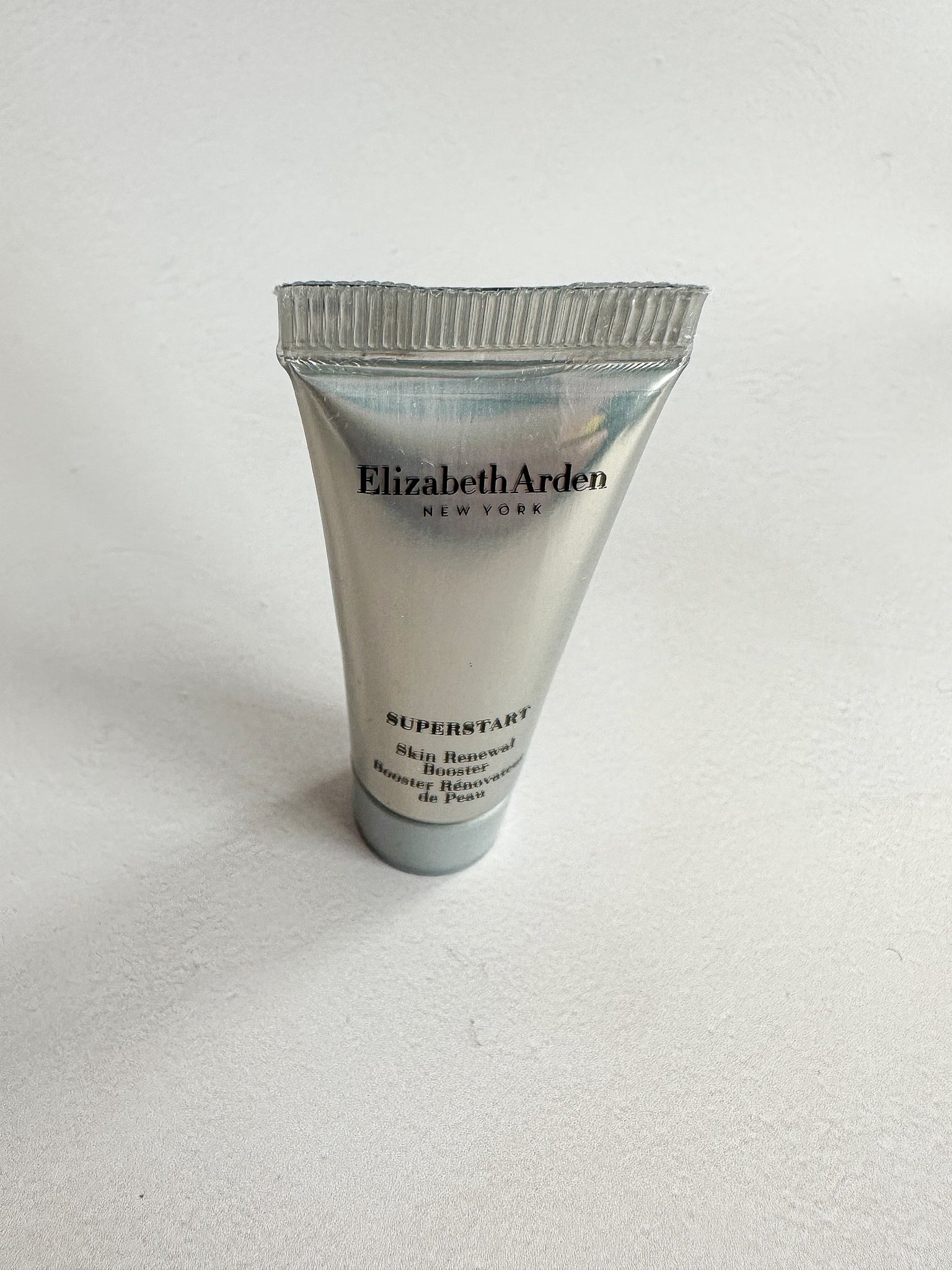 Elizabeth Arden Prevage Anti-Aging Hautpflege-Set (Prevage Serum in Originalgröße + Reinigungsgel + mehr) im Kulturbeutel