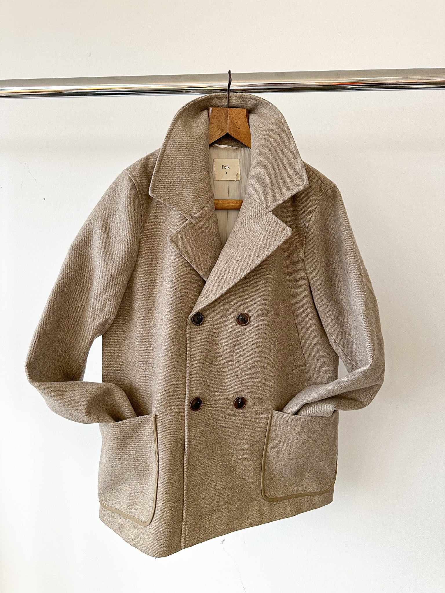 معطف رجالي شعبي رمال شوفان بيج مزدوج الصدر جيب معطف أمامي