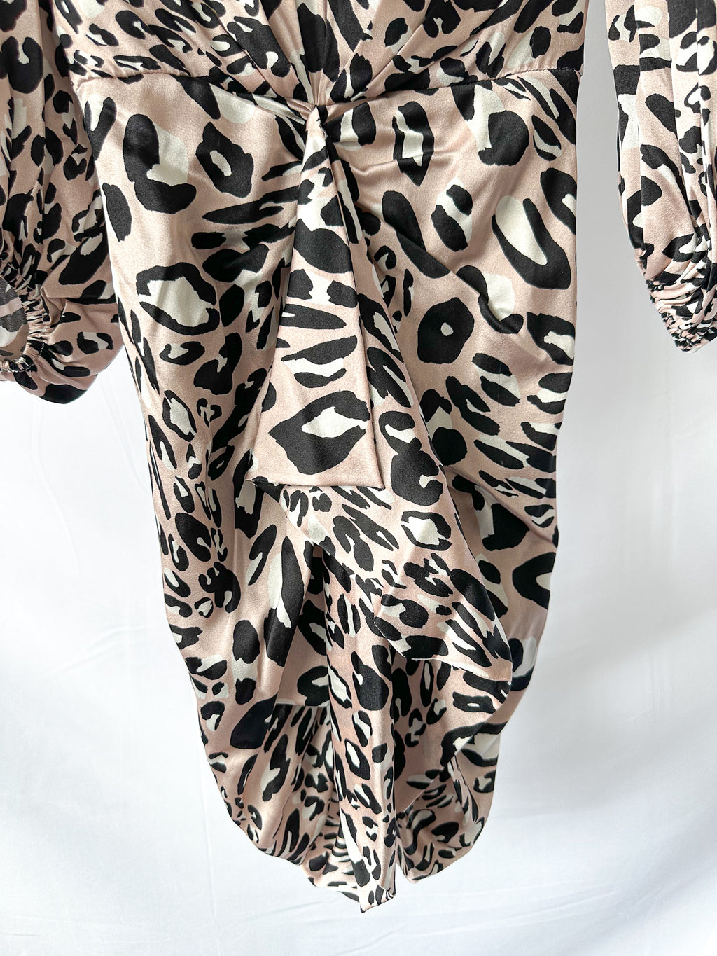 Alexandre Vauthier – Rosa Minikleid aus Seide mit Leopardenmuster und drapierter Rüschenfront