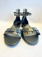 Bottega Veneta Fransen-Sandalen aus Leder mit Knöchelriemen