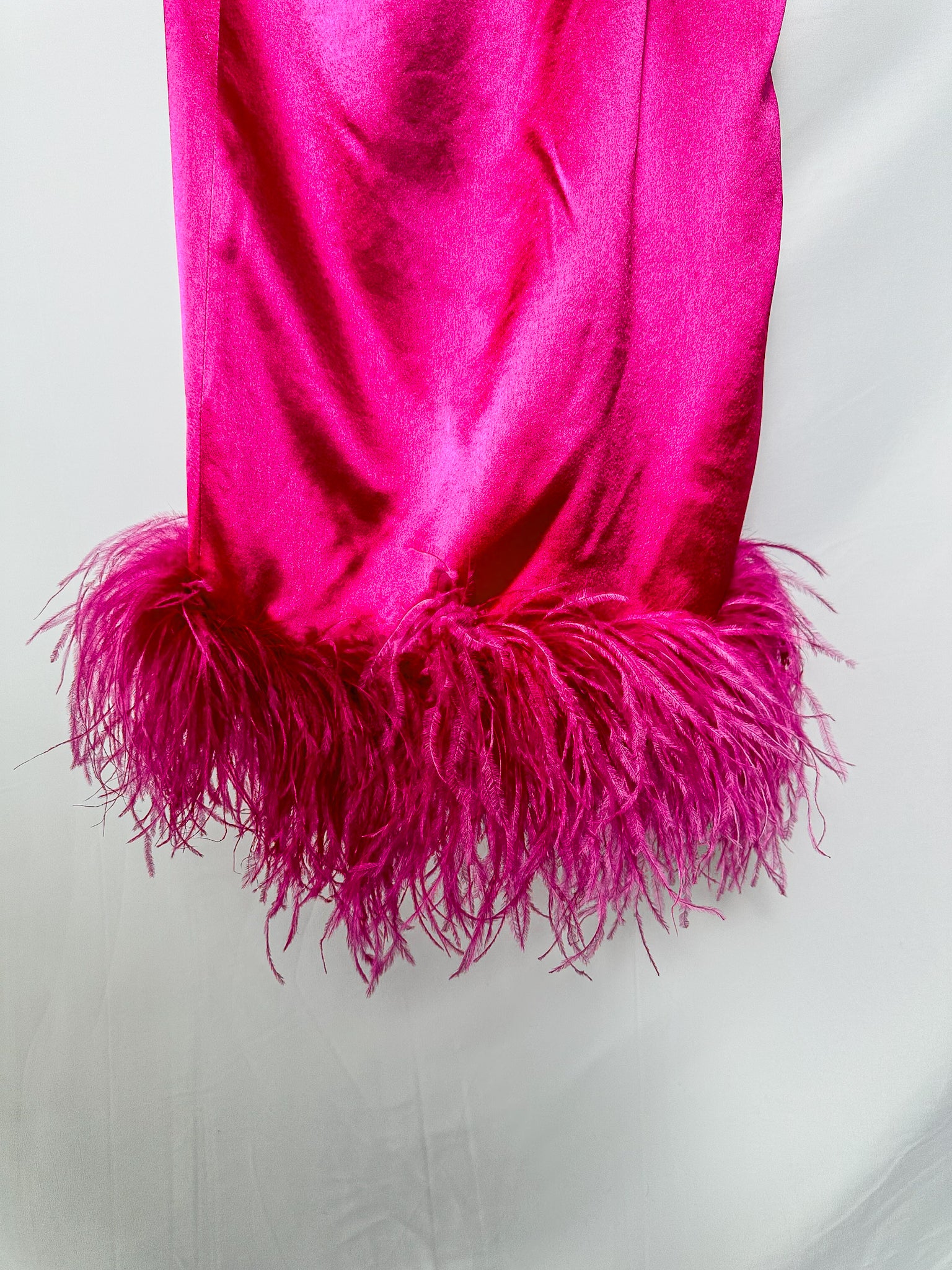 16Arlington Fuchsia Pink Himawari Feather Trim Satin Strapless Mini Dress