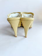 Bottega Veneta – Mules à talons carrés en cuir froissé jaune Lux