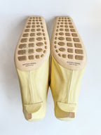 Bottega Veneta – Mules à talons carrés en cuir froissé jaune Lux
