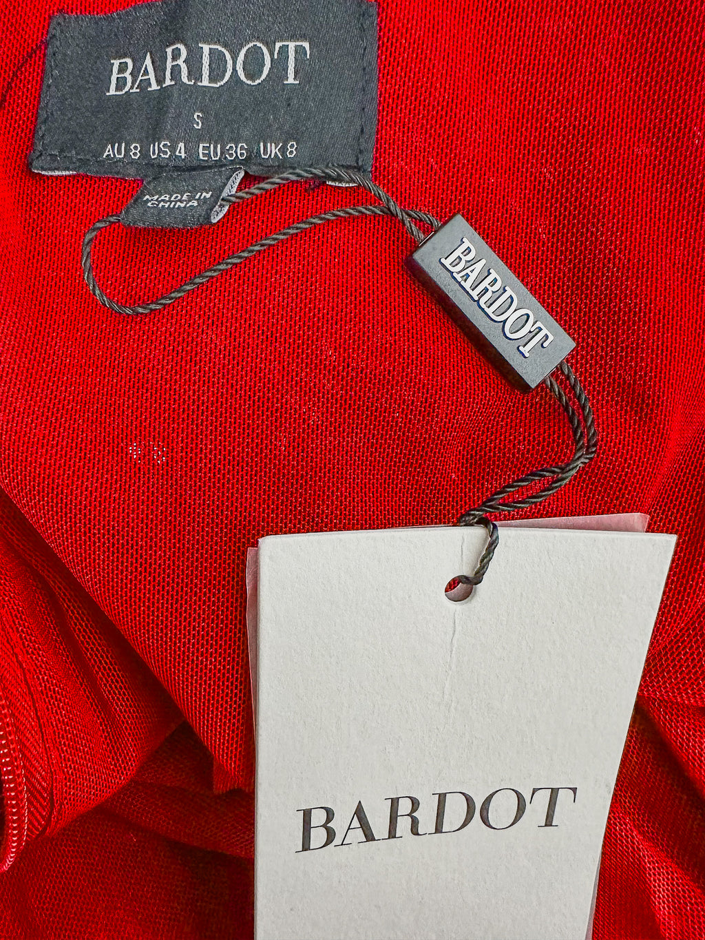 Robe midi rouge à sequins Bardot, bretelles et dos nu