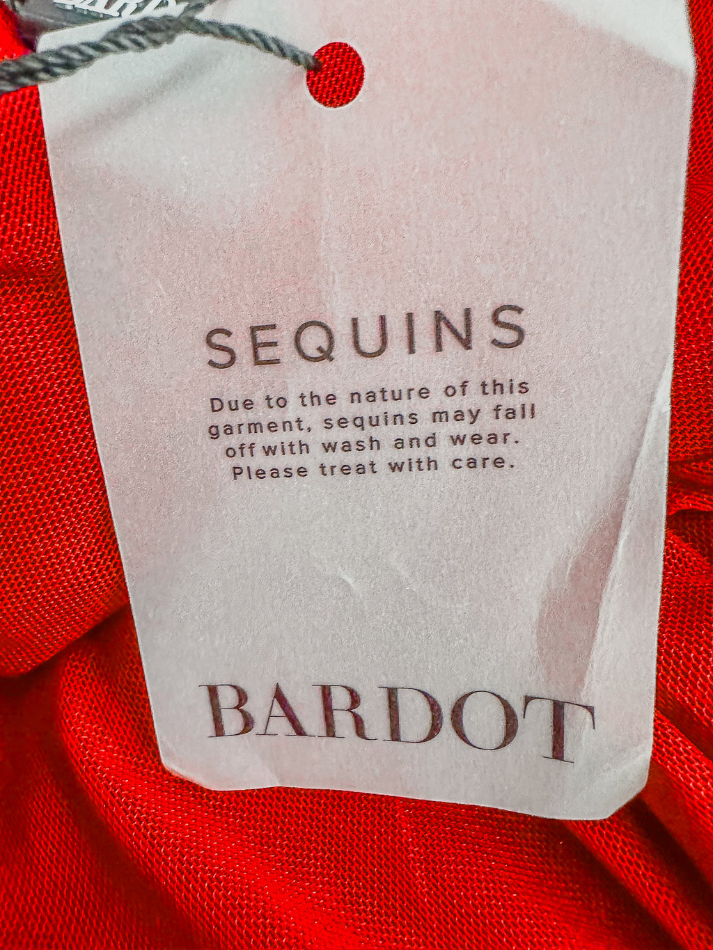 Robe midi rouge à sequins Bardot, bretelles et dos nu