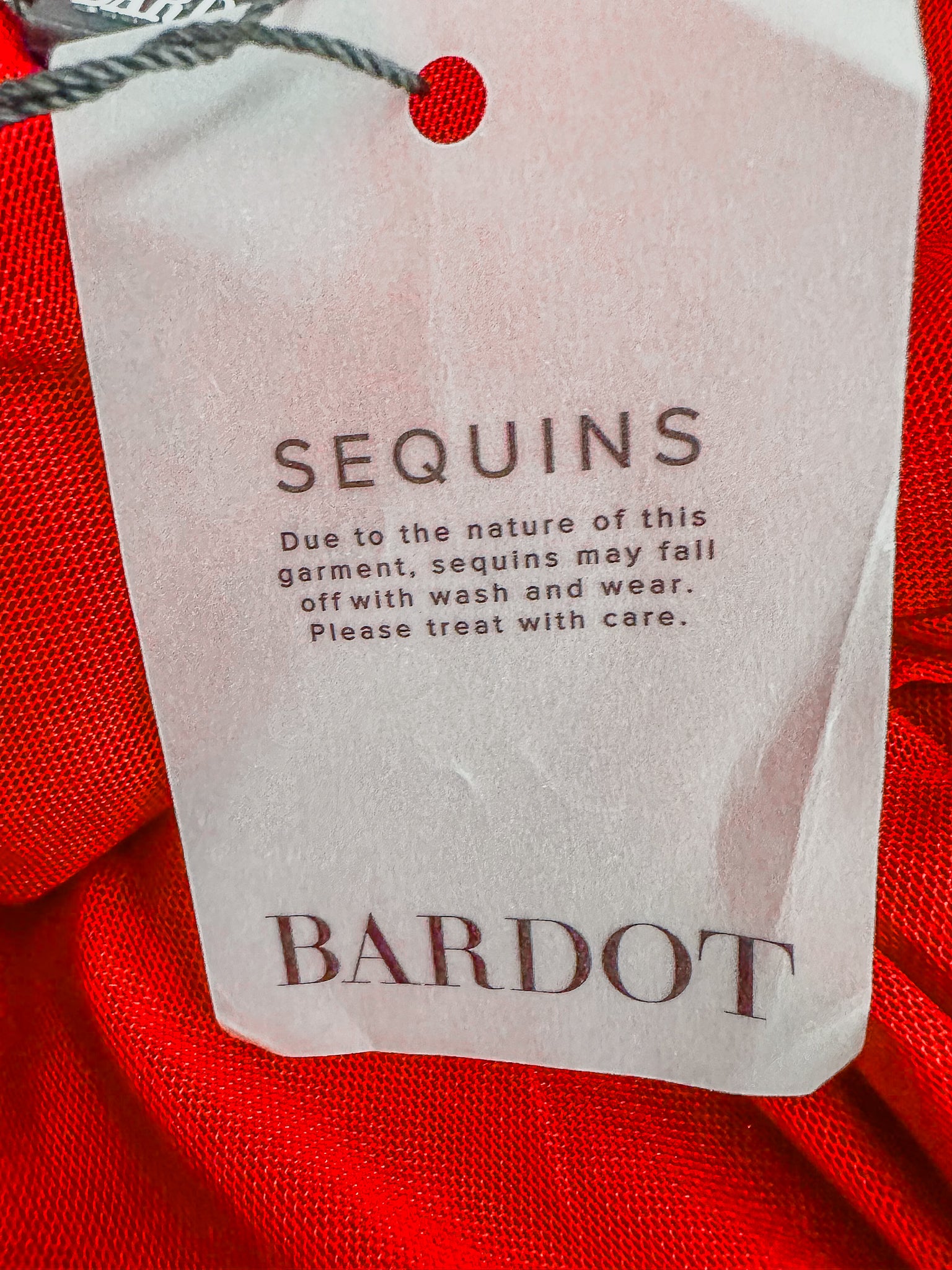 Robe midi rouge à sequins Bardot, bretelles et dos nu