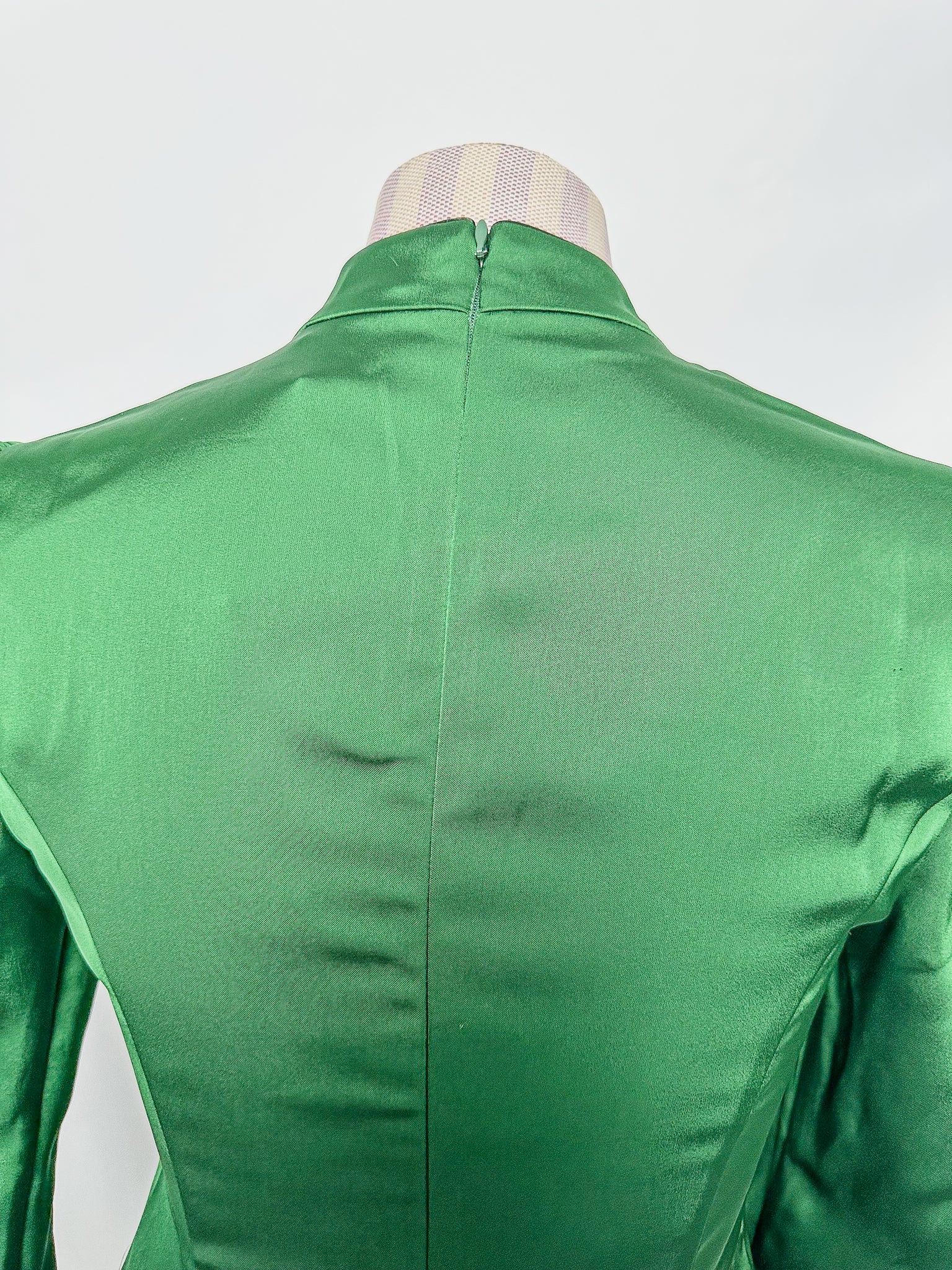 De La Vali Green Satin Lace Detail Open Front Mandarin Collar Mini Dress