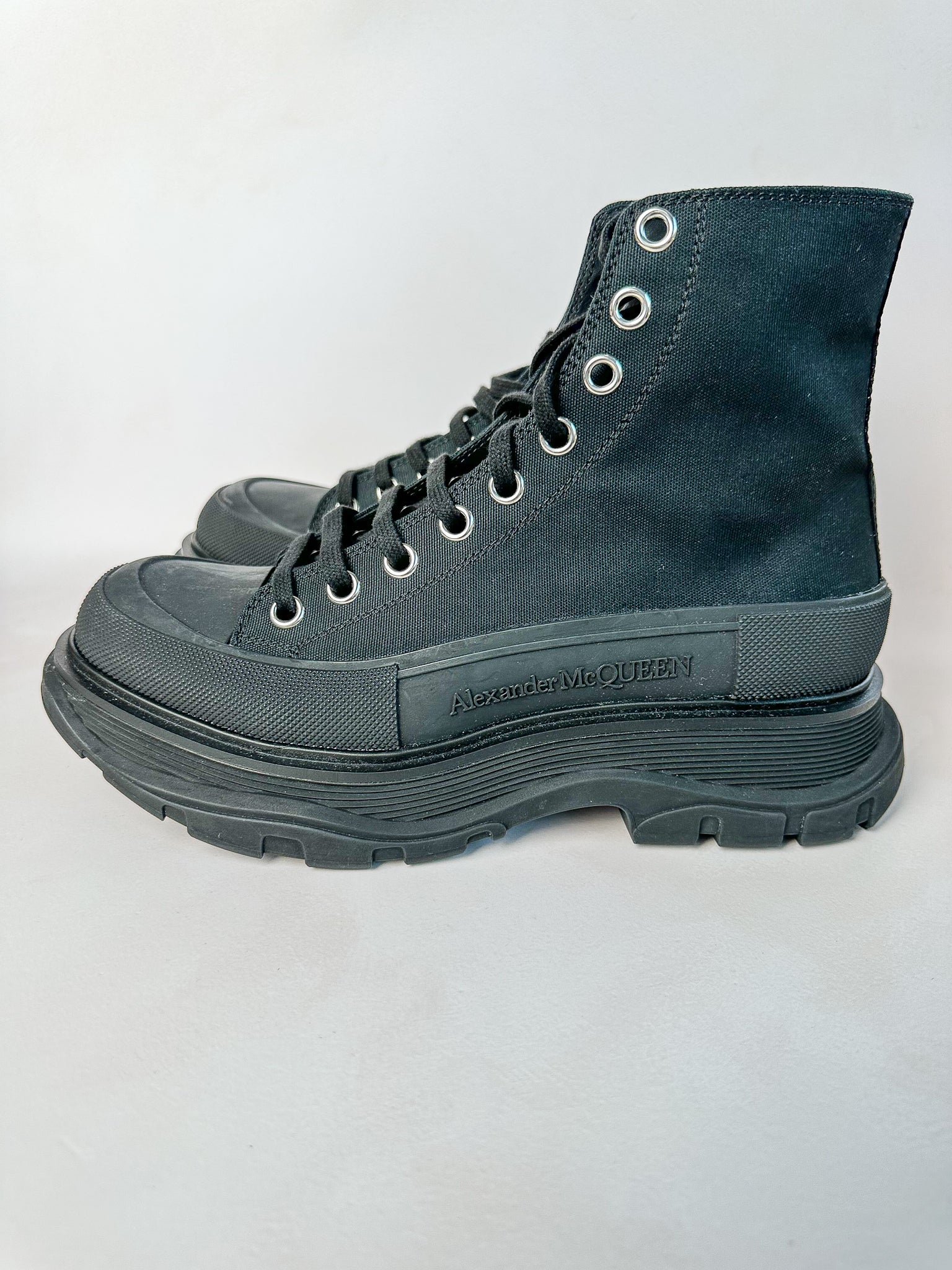 Alexander McQueen Black Alex Tread Slick Hi Sneaker Boots