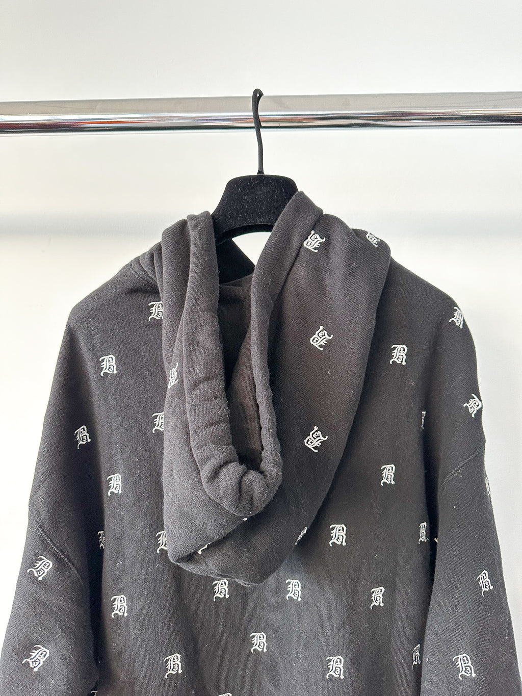 R13 Kapuzenpullover aus japanischem Stoff, schwarz, bestickt