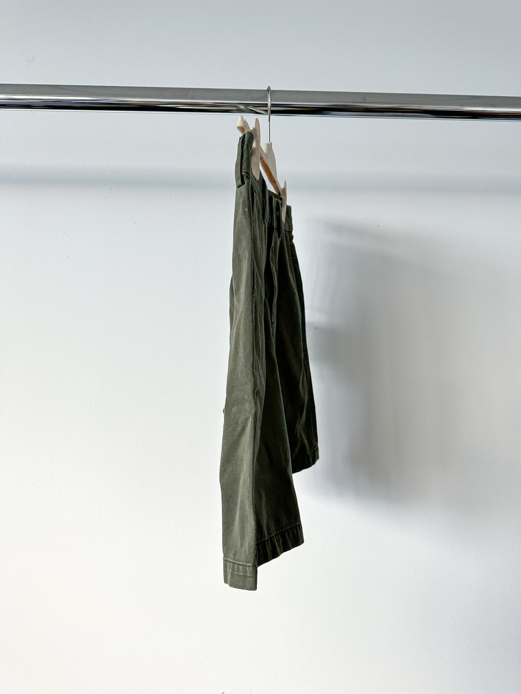 Agolde Herren Vinson Chino-Shorts aus Baumwolle mit mittlerer Leibhöhe, Moosgrün