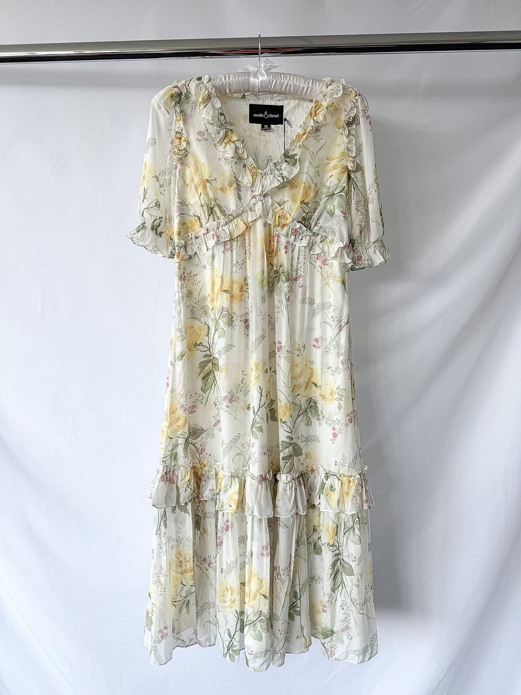 Robe midi Needle & Thread en mousseline avec imprimé floral rose et coupe ballerine
