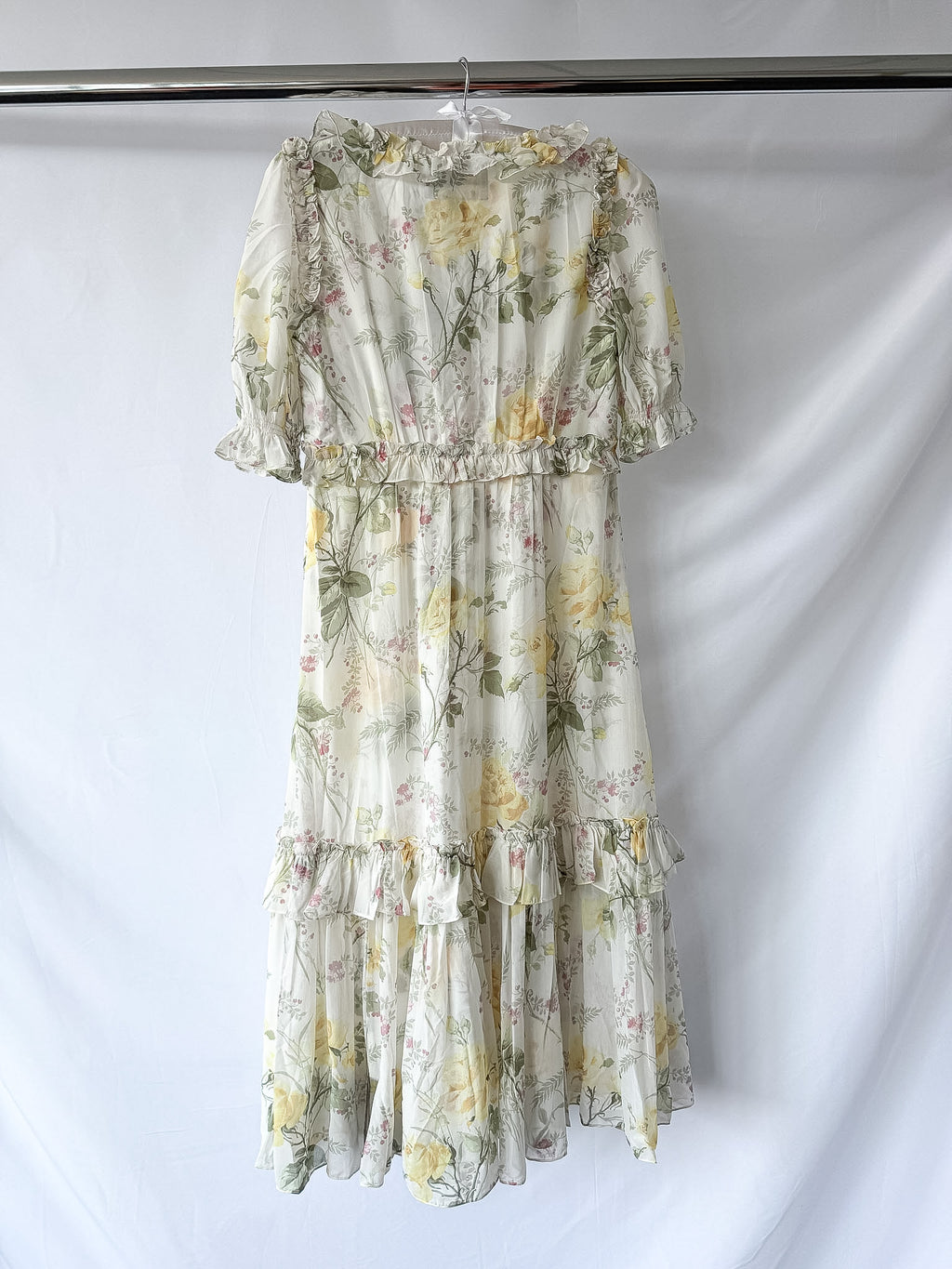 Robe midi Needle & Thread en mousseline avec imprimé floral rose et coupe ballerine